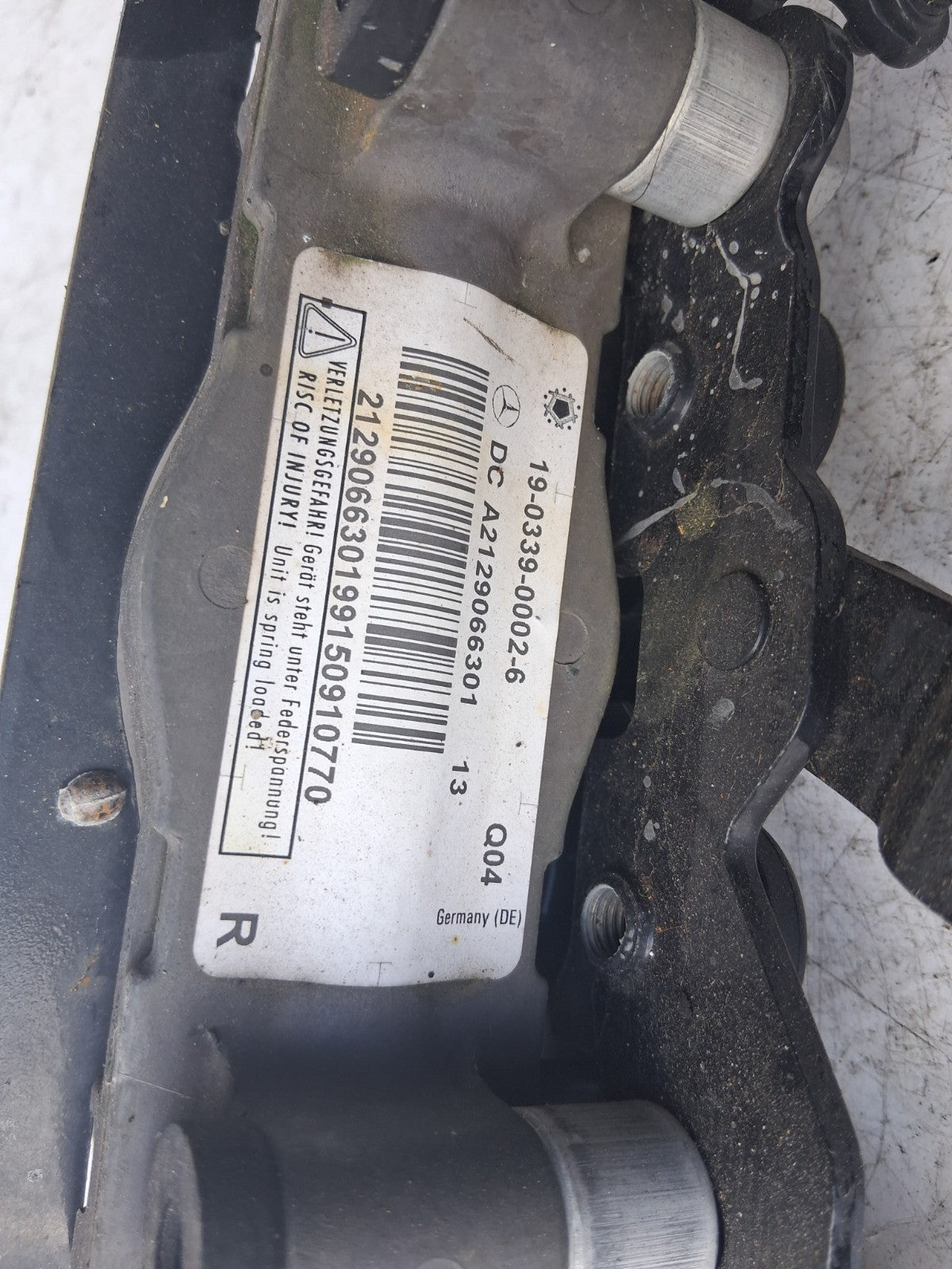 2015 MERCEDES BENZ C CLASS W204 NS PASSENGER SIDE BONNET ACTUATOR A2129066201