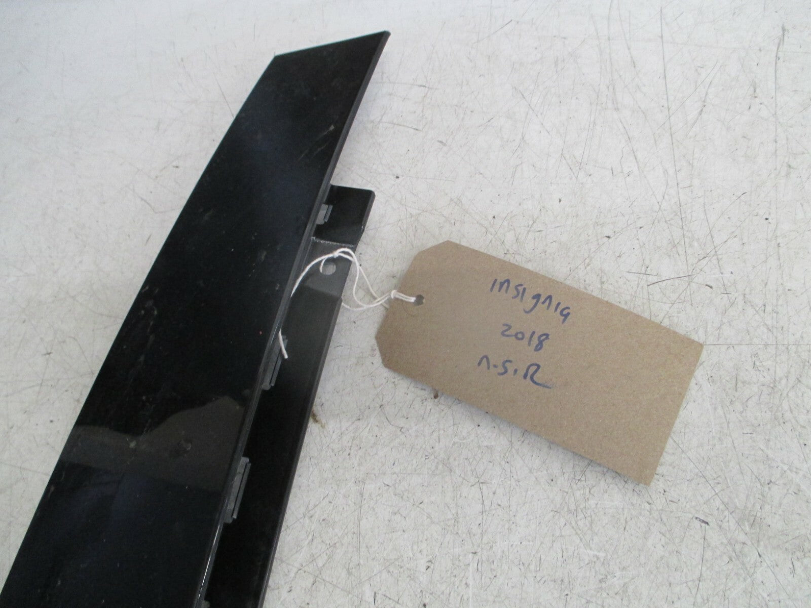 VAUXHALL INSIGNIA MK2 2018 NSR PASSENGER  SIDE REAR DOOR PILLAR TRIM 39118657
