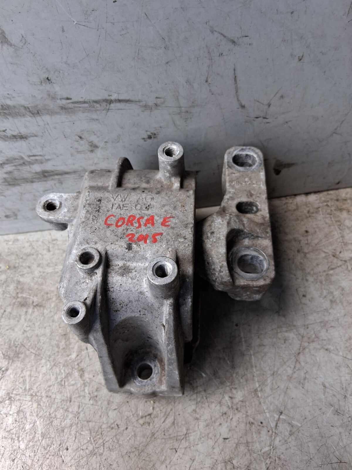 2015 VAUXHALL CORSA E OS DRIVER SIDE RIGHT ENGINE MOUNT 1K0199262