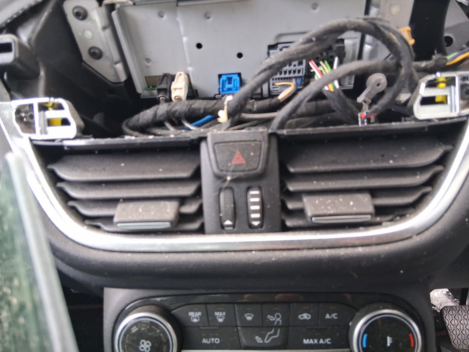 2024 FORD PUMA FRONT DASHBOARD CENTRE BOTH AIR VENTS WITH HAZARD SWITCH