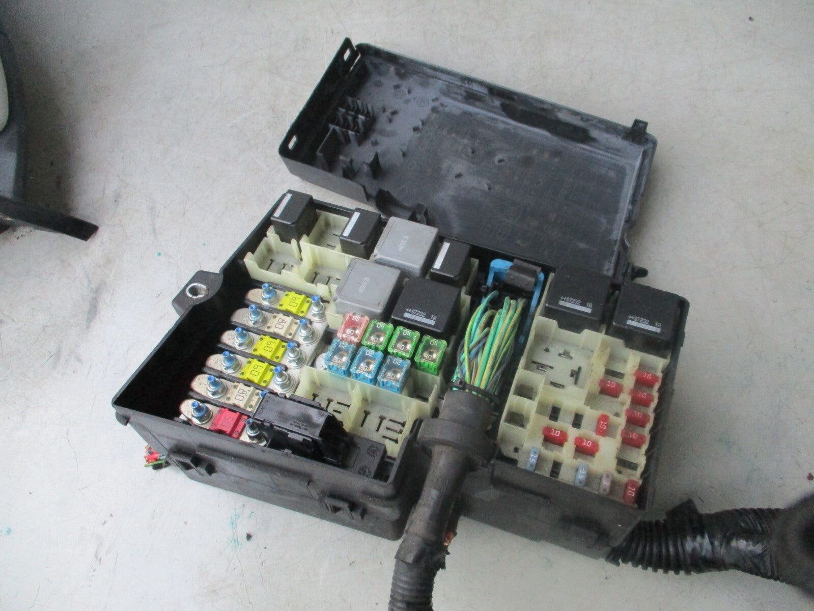 FORD FOCUS MK2 2007 1.6 DIESEL UNDER BONNET FUSE BOX 3M5T14A067BC