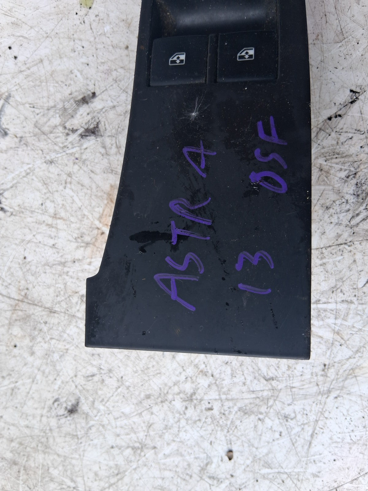 2013 VAUXHALL ASTRA J OSF DRIVER SIDE FRONT RIGHT WINDOW SWITCH 13305978