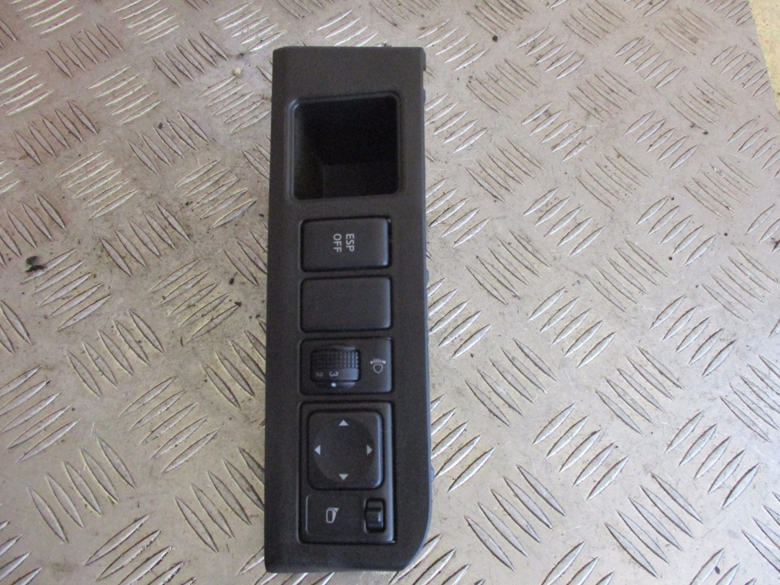 RENAULT SCENIC MK2 2007 FRONT DRIVER SIDE MIRROR ESP SWITCHES CONTROL 684859U000