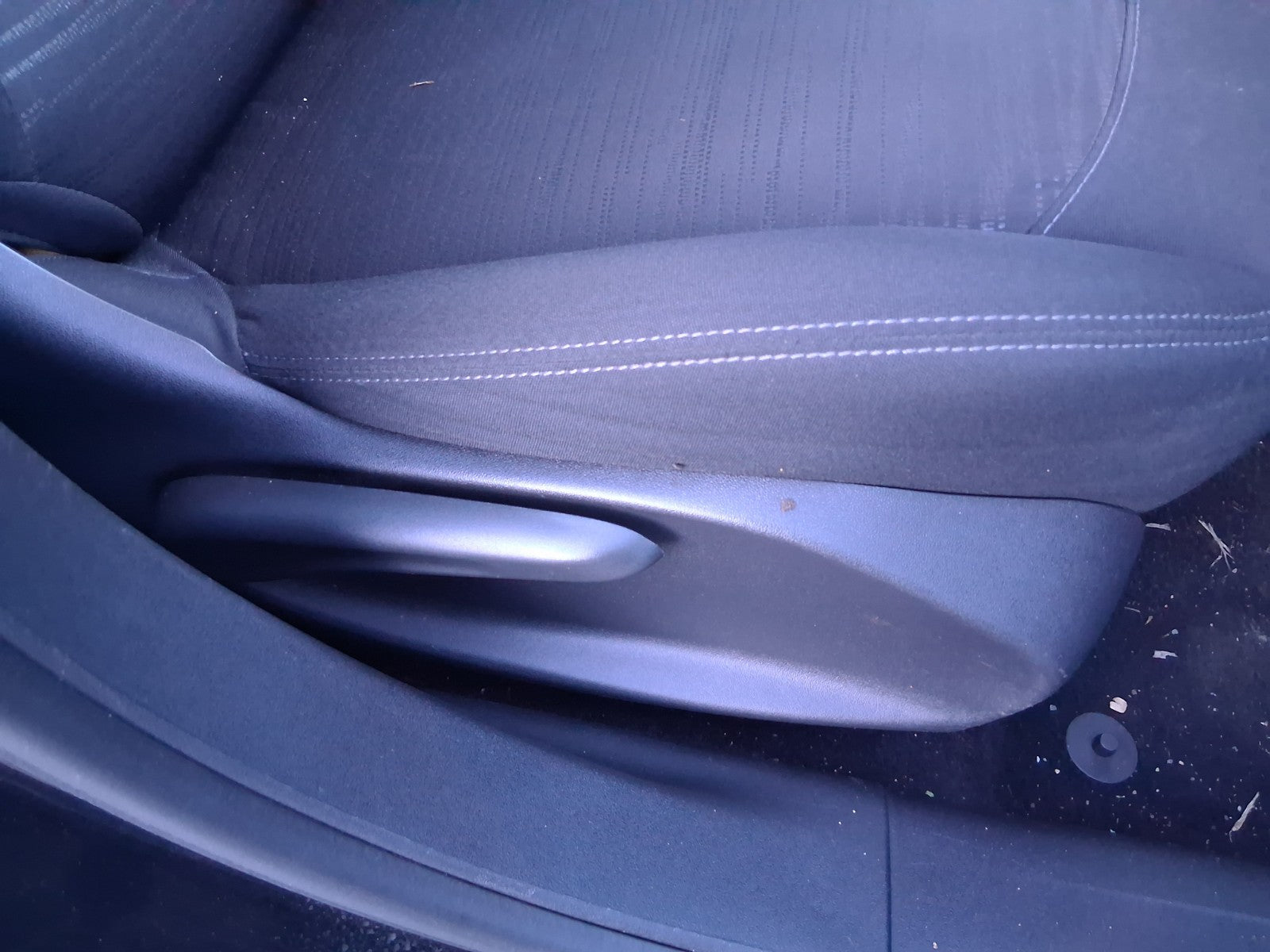2014 PEUGEOT 208 OSF DRIVER SIDE FRONT RIGHT COMPLETE FABRIC SEAT