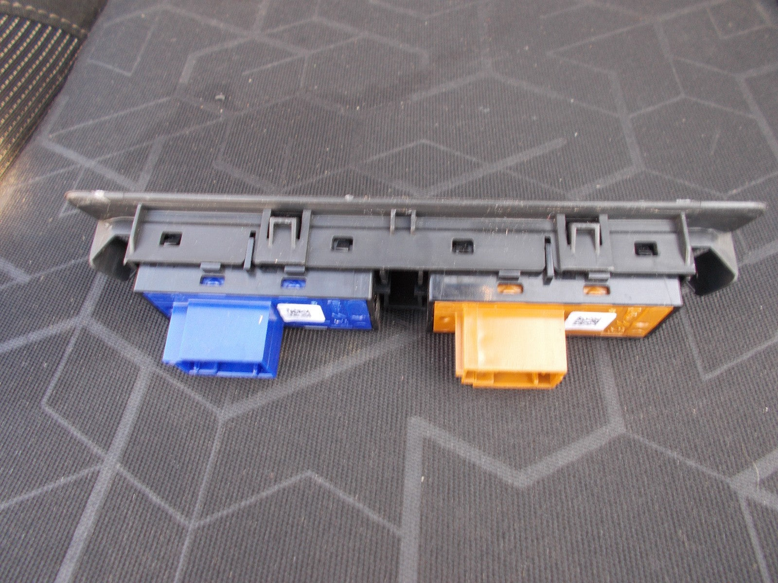 2015 PEUGEOT 2008 ESP TRACTION CONTROL CONFORM BUTTONS SWITCH