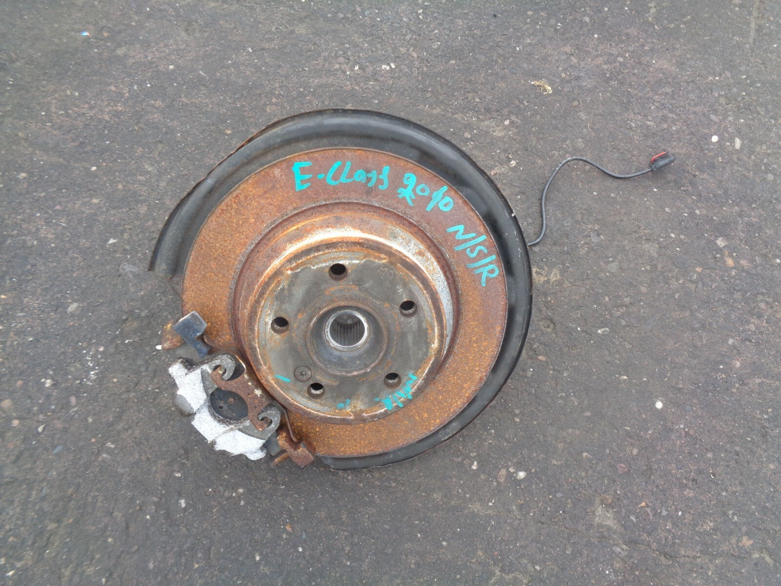 MERCEDES BENZ W212 2010 2.1 DIESEL NSR PASSENGER SIDE REAR WHEEL HUB + CALIPER