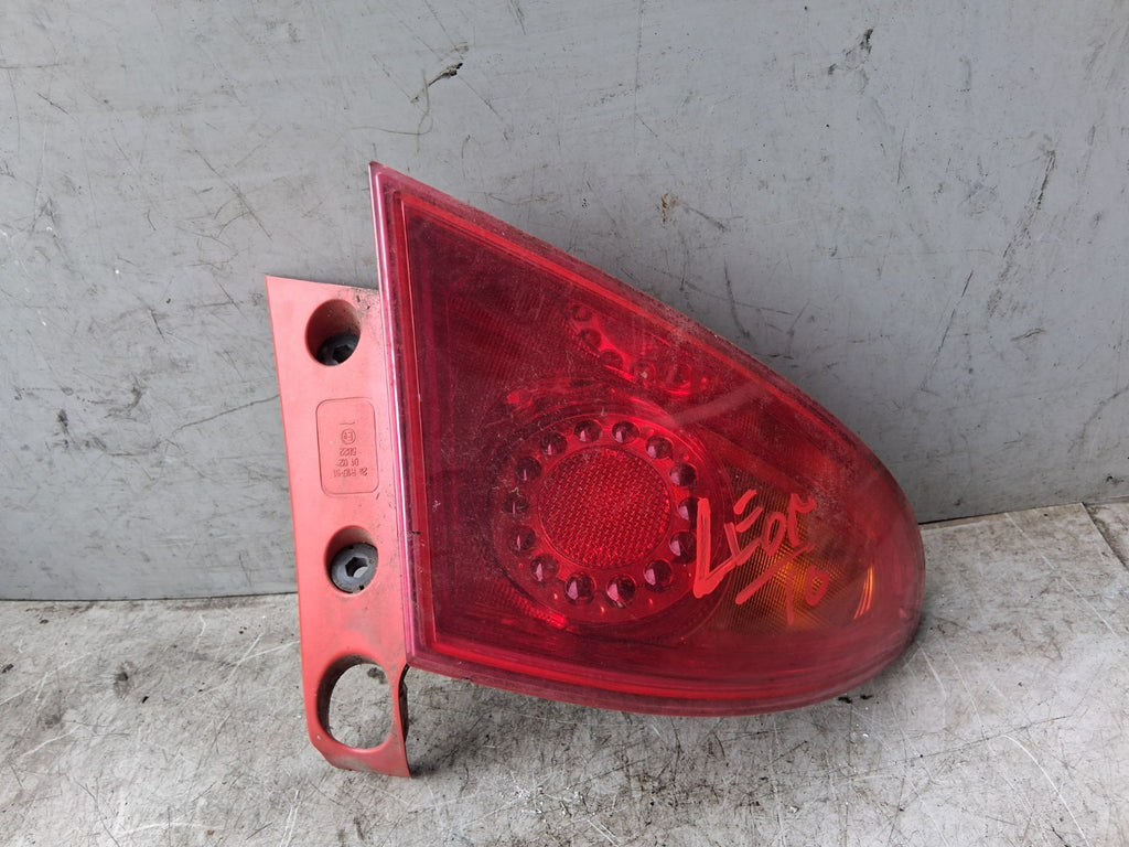 2010 SEAT LEON MK2 FACELIFT NSR PASSENGER SIDE REAR OUTER TAIL LGHT 1P0945095F