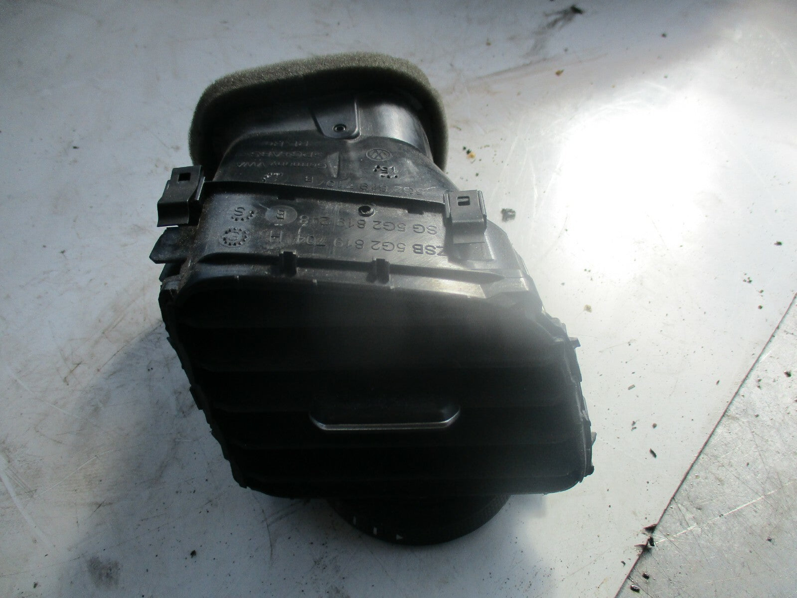 VW VOLKSWAGEN GOLF MK7 OSF DRIVER SIDE RIGHT SIDE FRONT AIR VENT 5G2819704