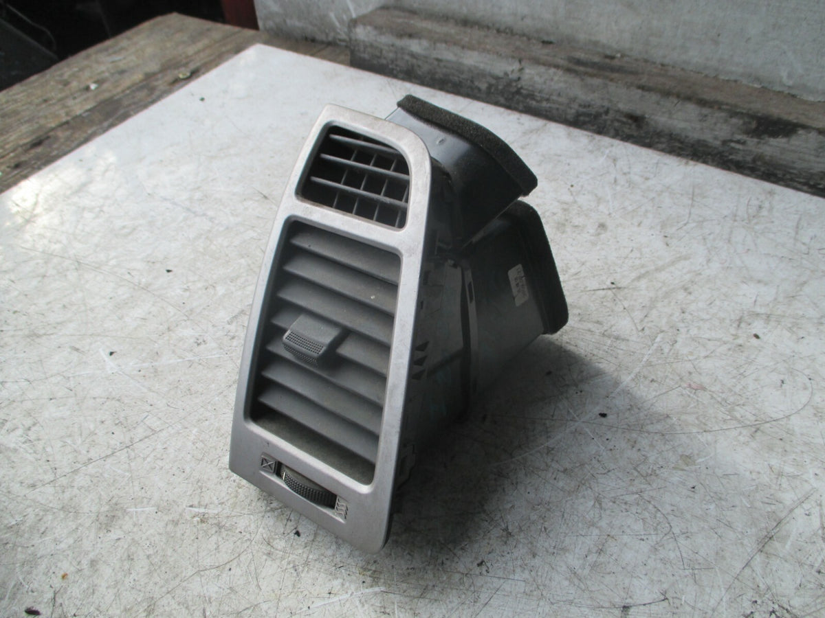 HYUNDAI I20 2016 MK2 NSF FRONT PASSENGER SIDE AIR VENT 974601J000