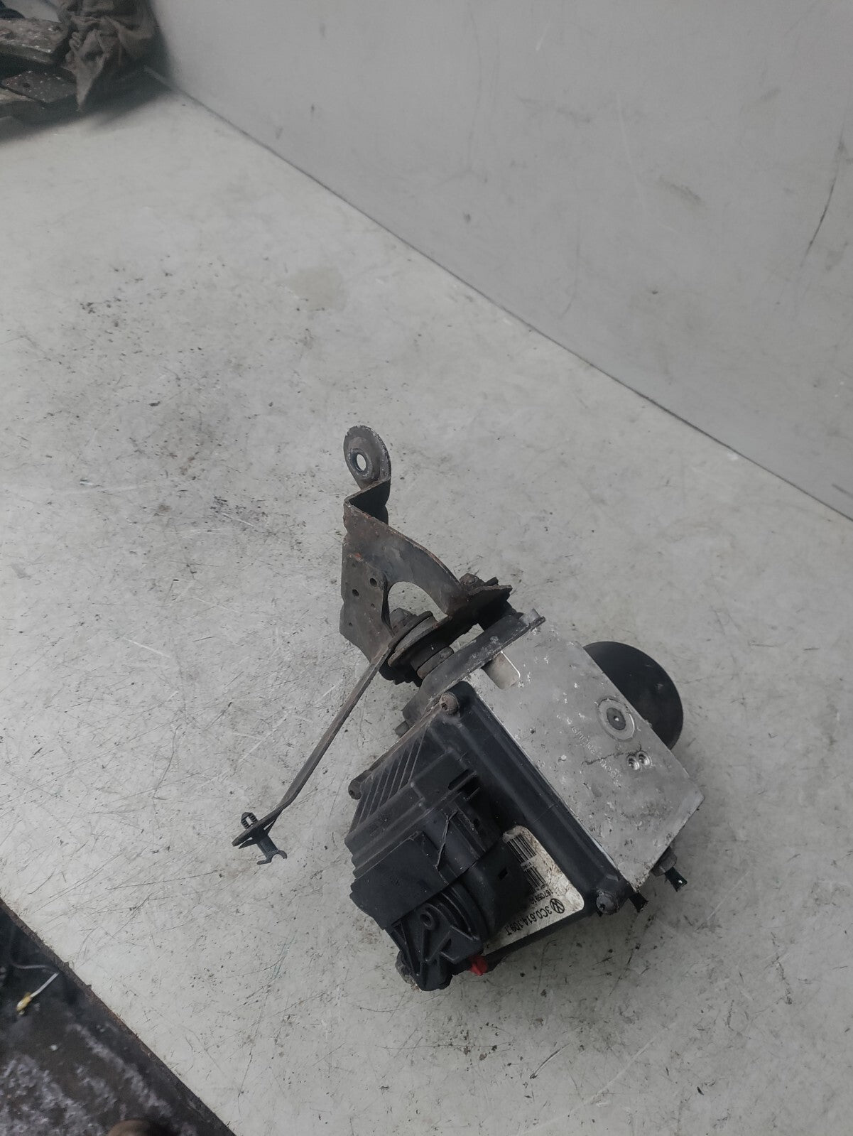 VW VOLKSWAGEN PASSAT B6 2009 ABS PUMP MODULE 3C0614109T