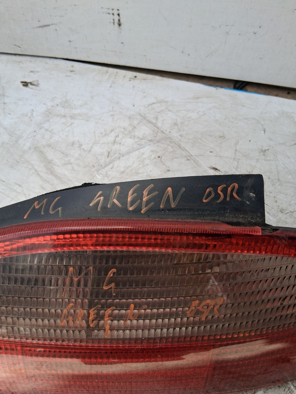 1996 MG F OS DRIVER SIDE REAR TAILGATE LIGHT