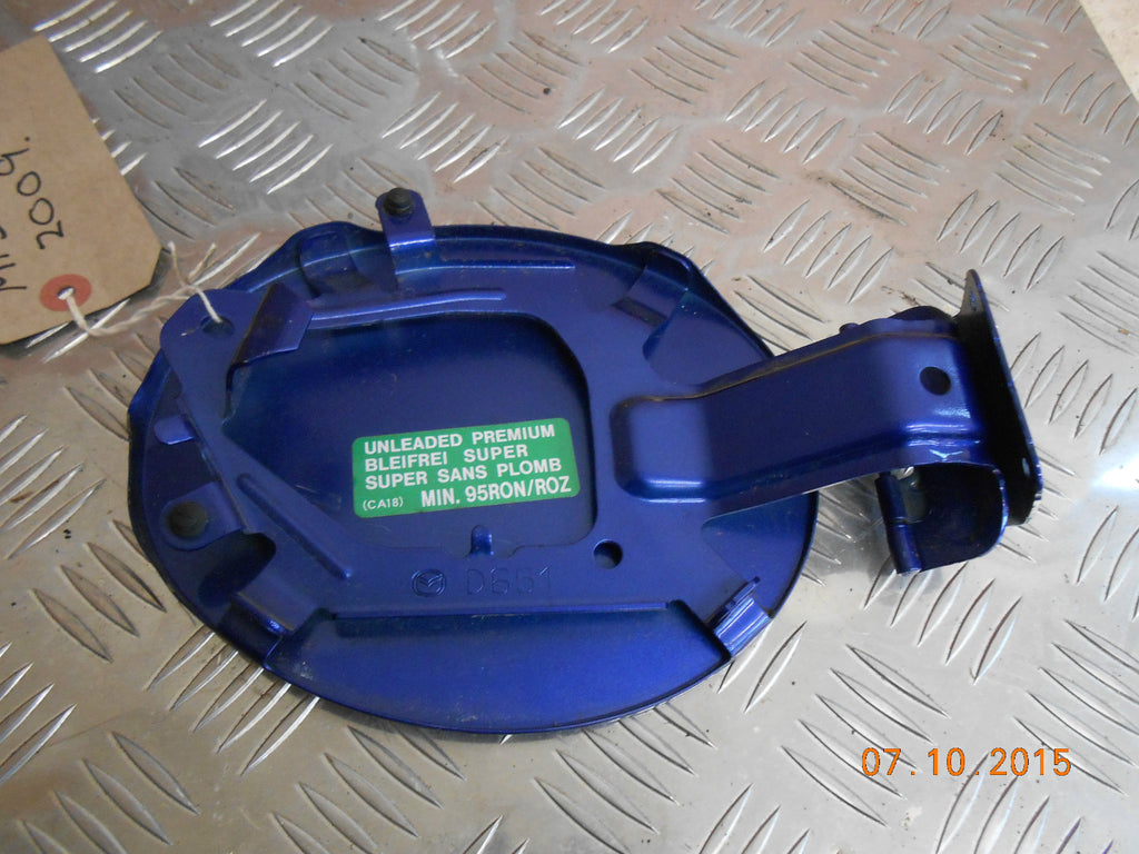 MAZDA 2 DE 2009 3DR PETROL FUEL FILLER DOOR CAP COVER IN DARK METALLIC BLUE D651
