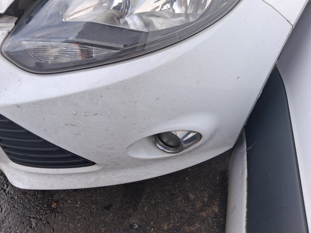 2013 FORD FOCUS MK3 HATCHBACK COMPLETE FRONT BUMPER WITH GRILL & FOG LIGHTS