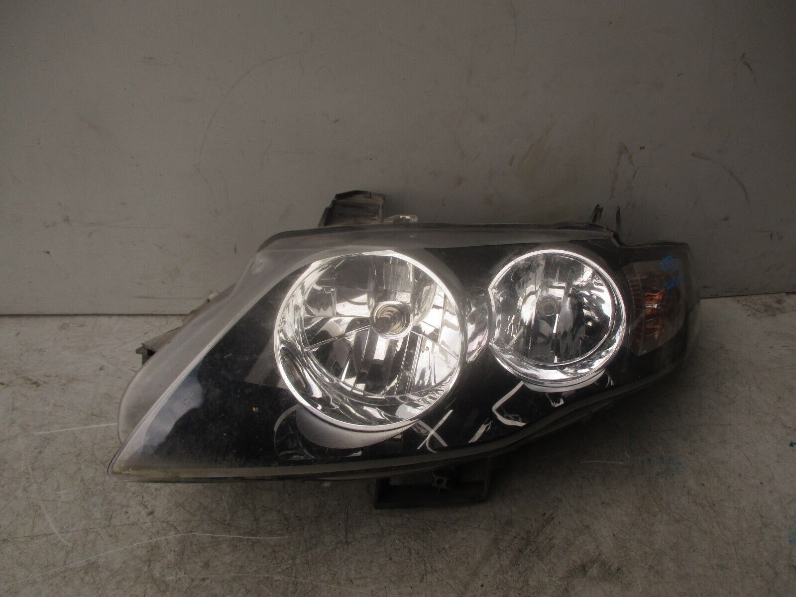 2010 FORD DORCHESTER COLEMAN MILNE NSR PASSENGER FRONT HEAD LIGHT 8R2913006