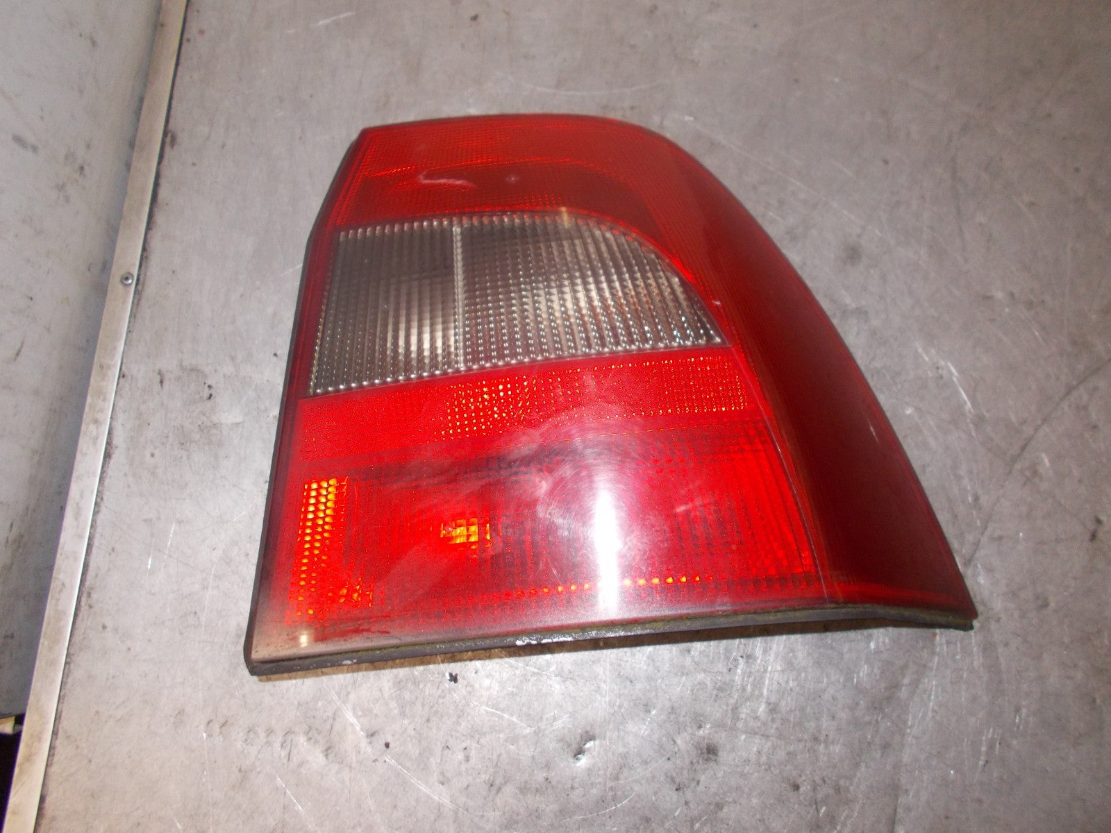 VAUXHALL VECTRA B 2002 OSR DRIVER SIDE REAR LIGHT TAIL LIGHT