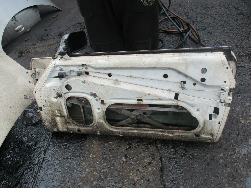 MERCEDES SLC CLASS C107 OS DRIVER SIDE DOOR CREAM