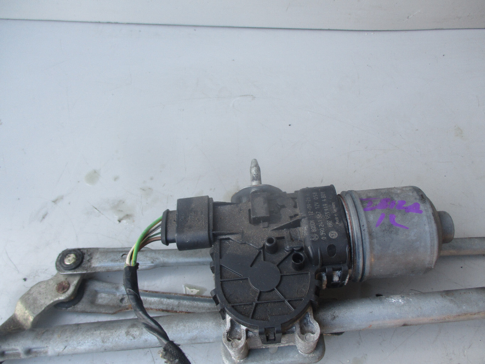 SEAT IBIZA MK4 2012 FRONT WIPER MOTOR & LINKAGES 6R2955119A