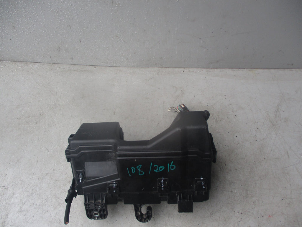 PEUGEOT 108 2016 1.0 PETROL FUSE & RELAY BOX 821110HT30