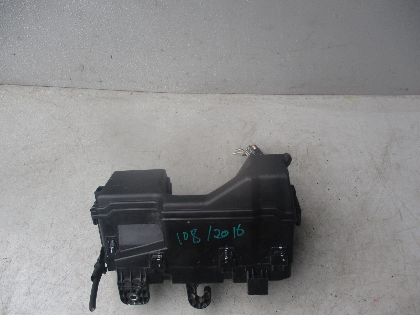 PEUGEOT 108 2016 1.0 PETROL FUSE & RELAY BOX 821110HT30
