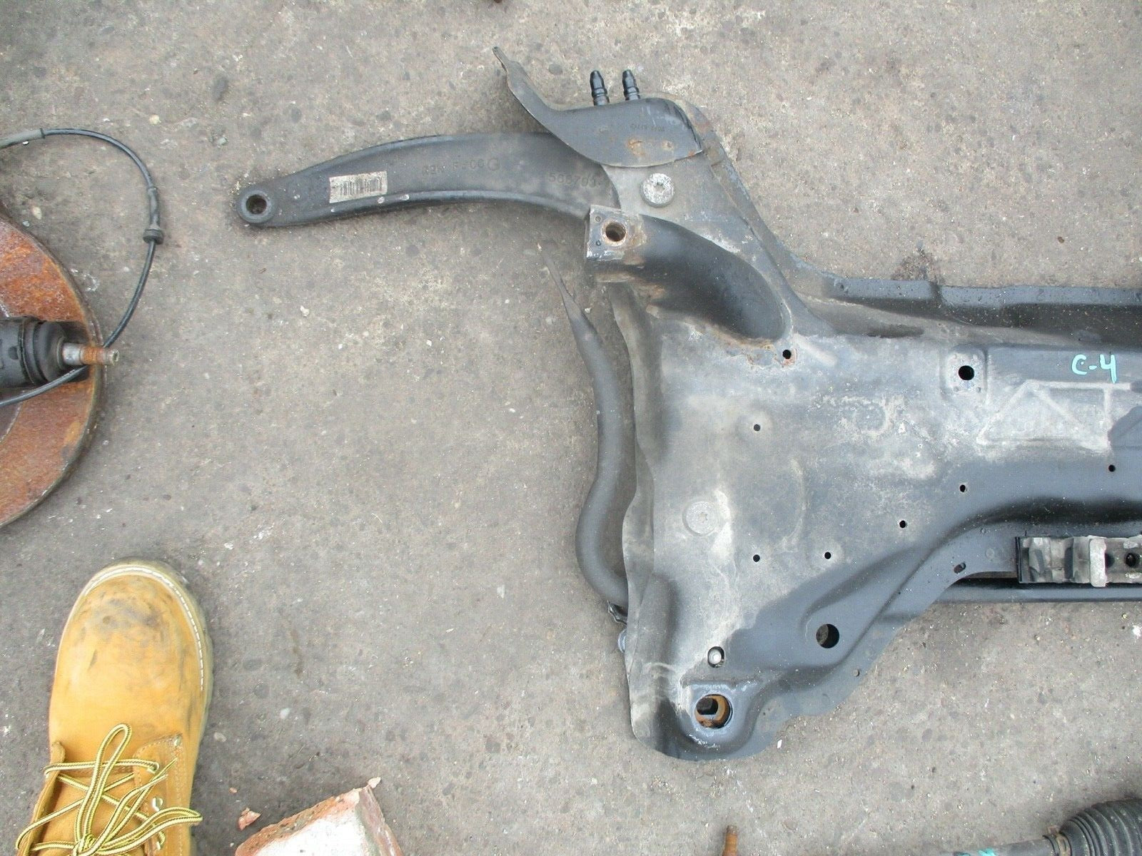 CITROEN C4 2006 FRONT SUBFRAME AND NEAR OFF SIDE WISHBONE 7ATGS11340582