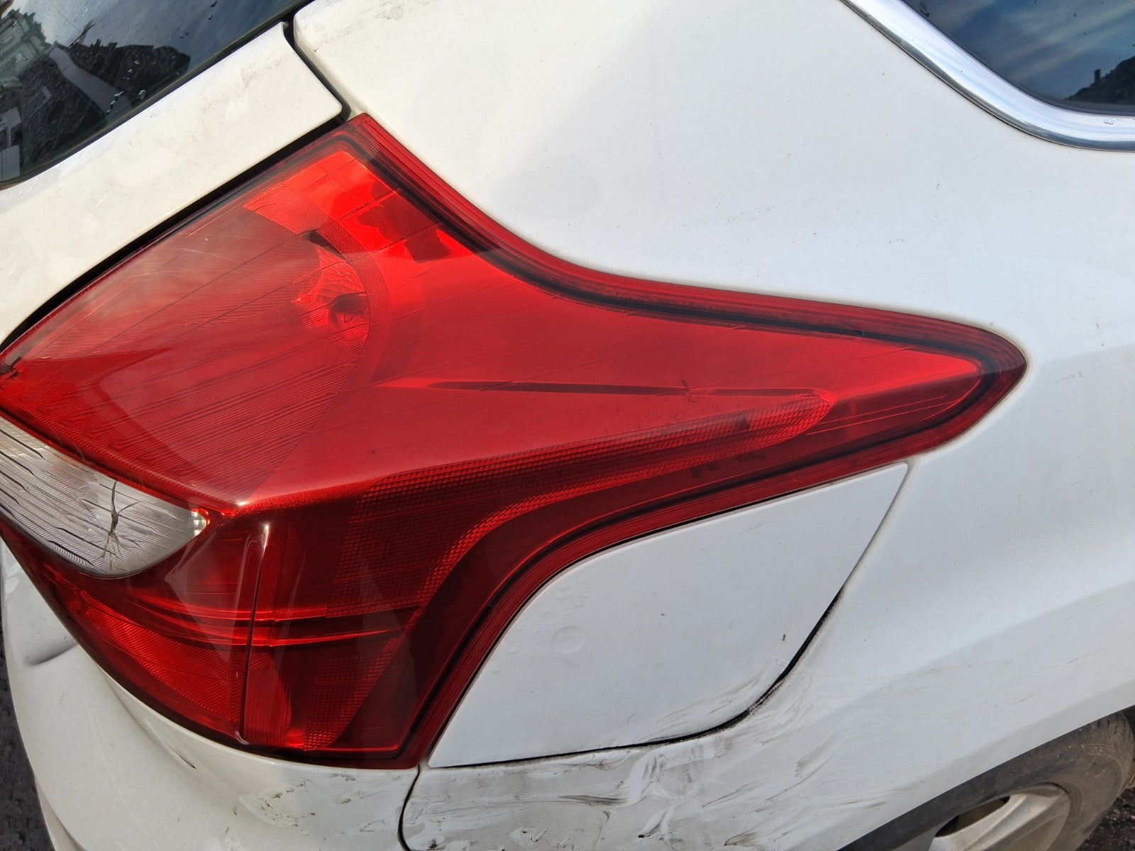 2013 FORD FOCUS MK3 HATCHBACK OSR DRIVER SIDE REAR RIGHT TAIL LIGHT