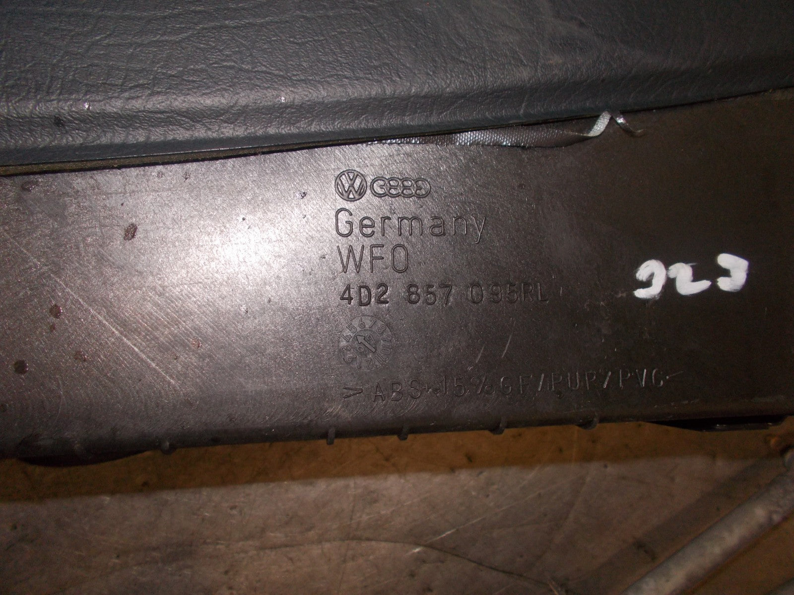 AUDI A8 1998 MK1 GLOVE BOX COMPARTMENT 4D2857095