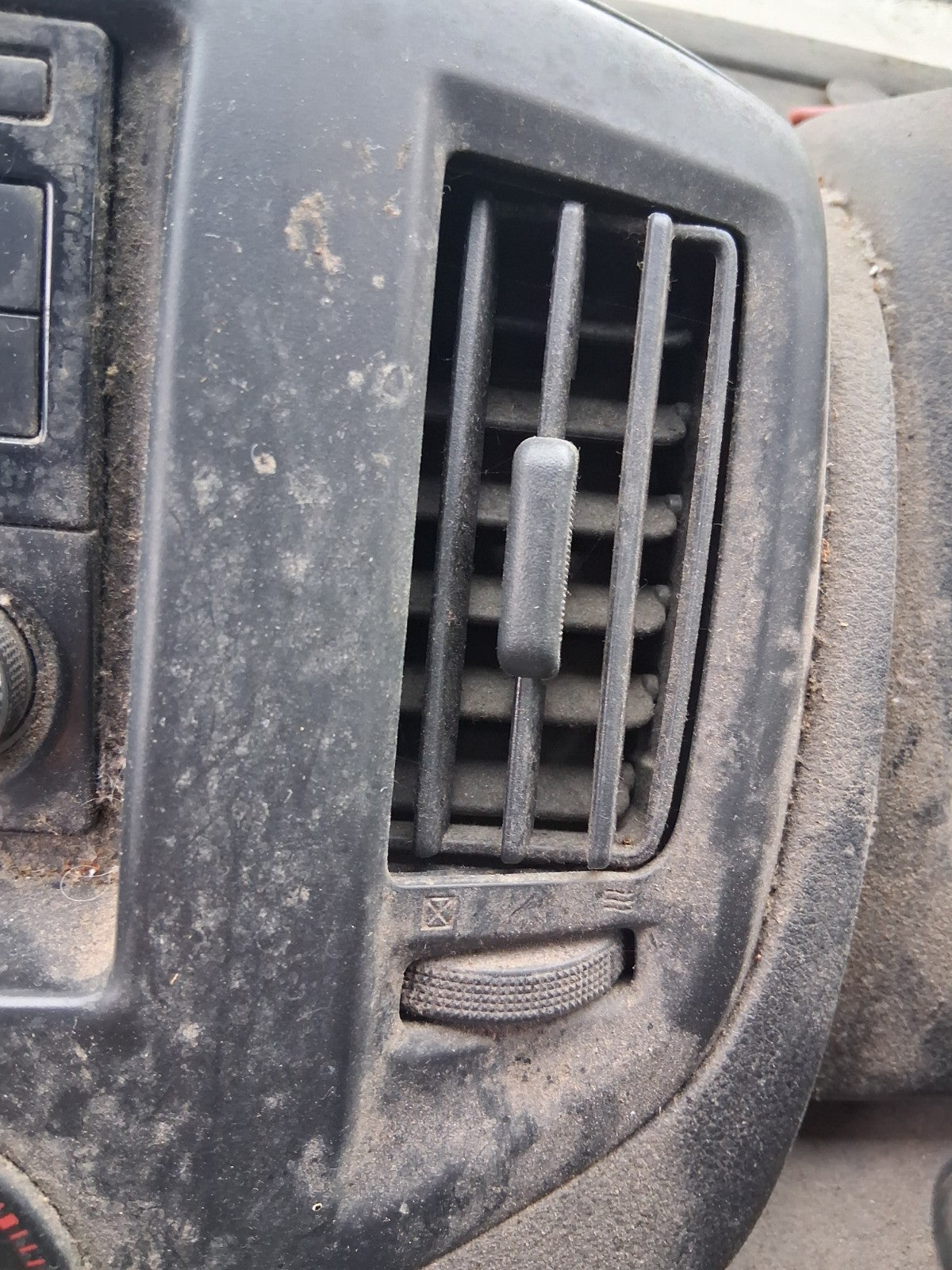 2018 NISSAN NV200 FRONT DASHBOARD AIR VENT PAIR