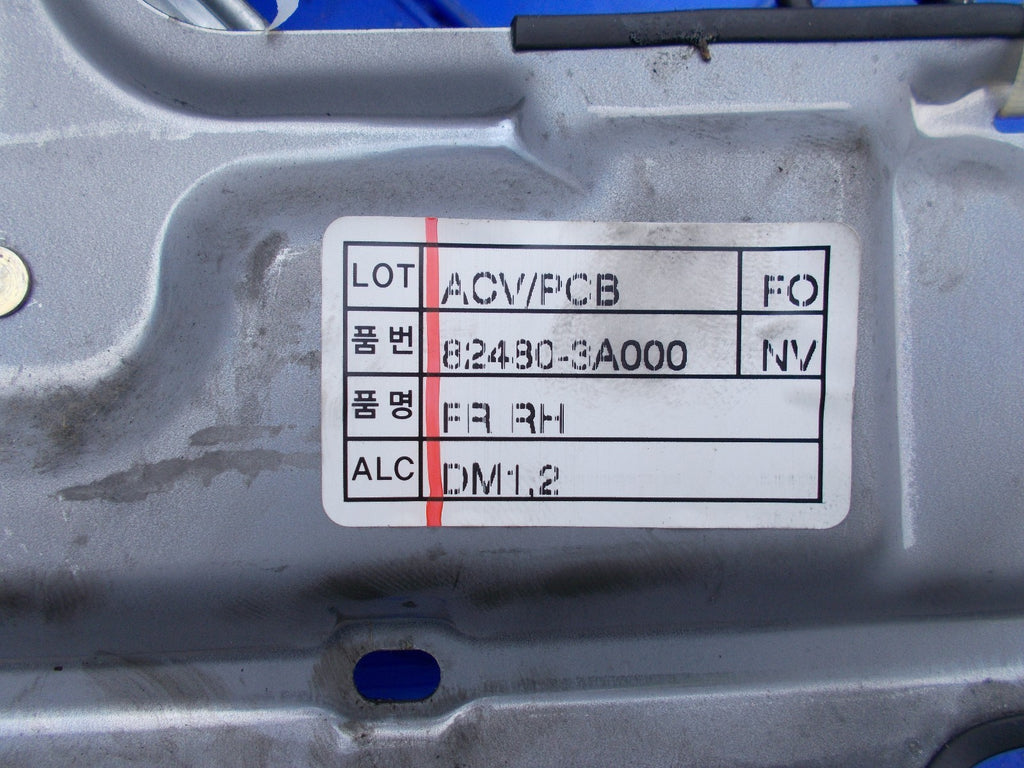 2005 HYUNDAI TRAJET GSI OSF DRIVERS SIDE FRONT WINDOW REGULATOR 824803A000