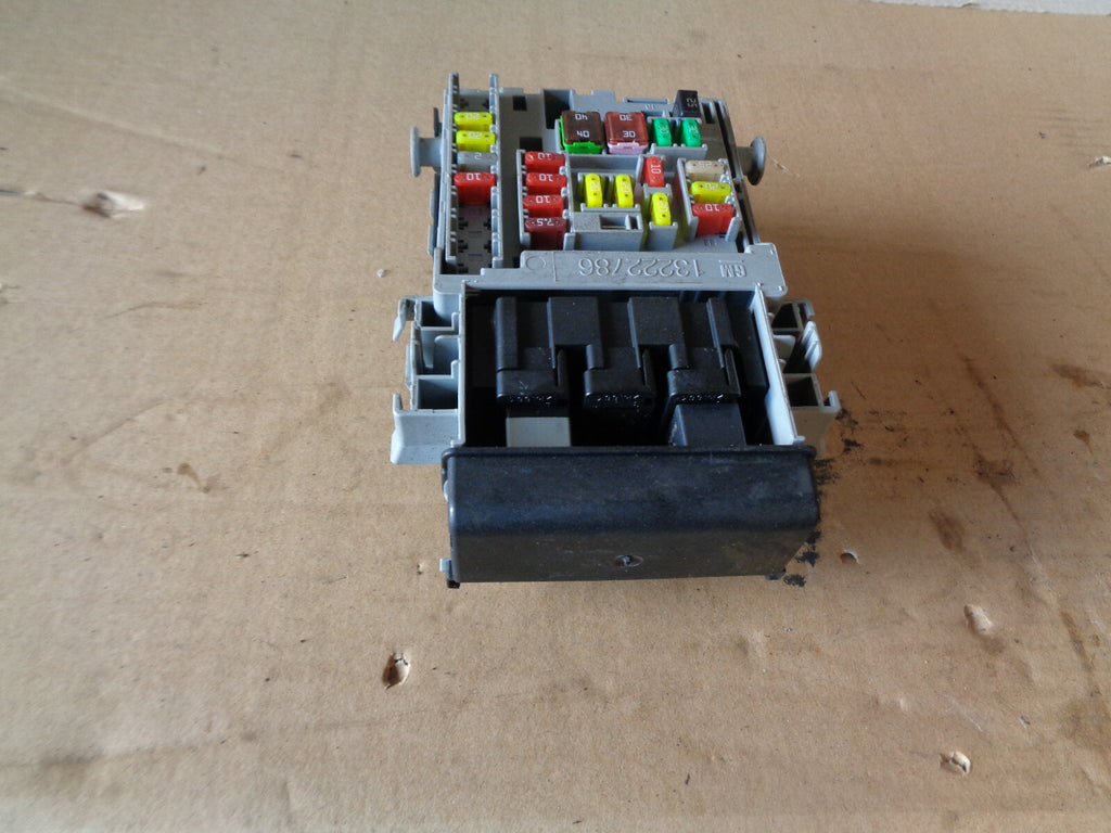 VAUXHALL INSIGNIA MK1 2.0 CDTI 2012 FUSE RELAY BOX FUSEBOX ASSEMBLY 13222786