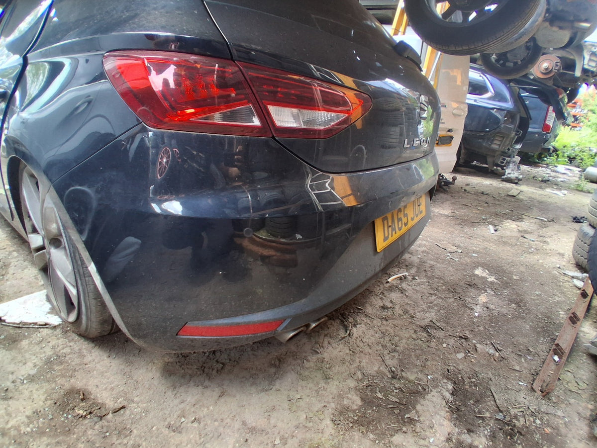2015 SEAT LEON FR MK3 REAR COMPLETE BUMPER MIDNIGHT BLACK LY9T