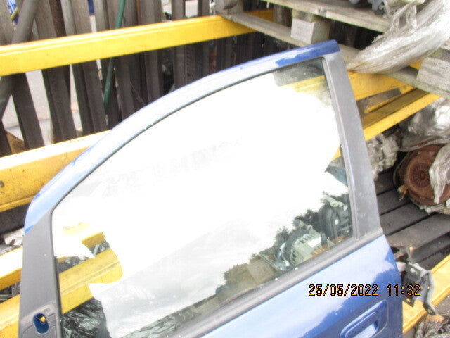 VAUXHALL ZAFIRA A 2004 NSF PASSENGER SIDE FRONT COMPLETE DOOR BLUE