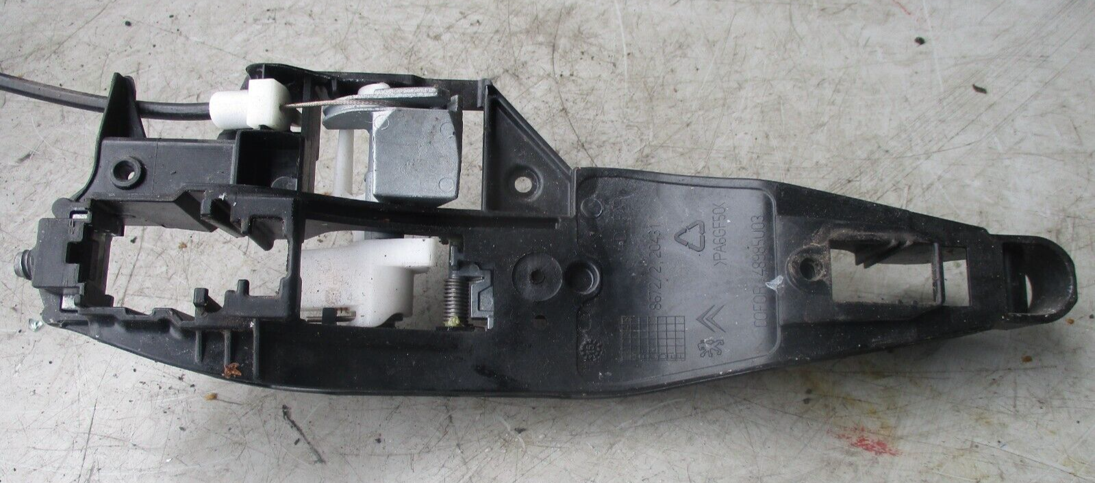 2013 PEUGEOT 208 OSR DRIVER SIDE REAR DOOR LOCK CATCH WITH HANDLE 9812501380