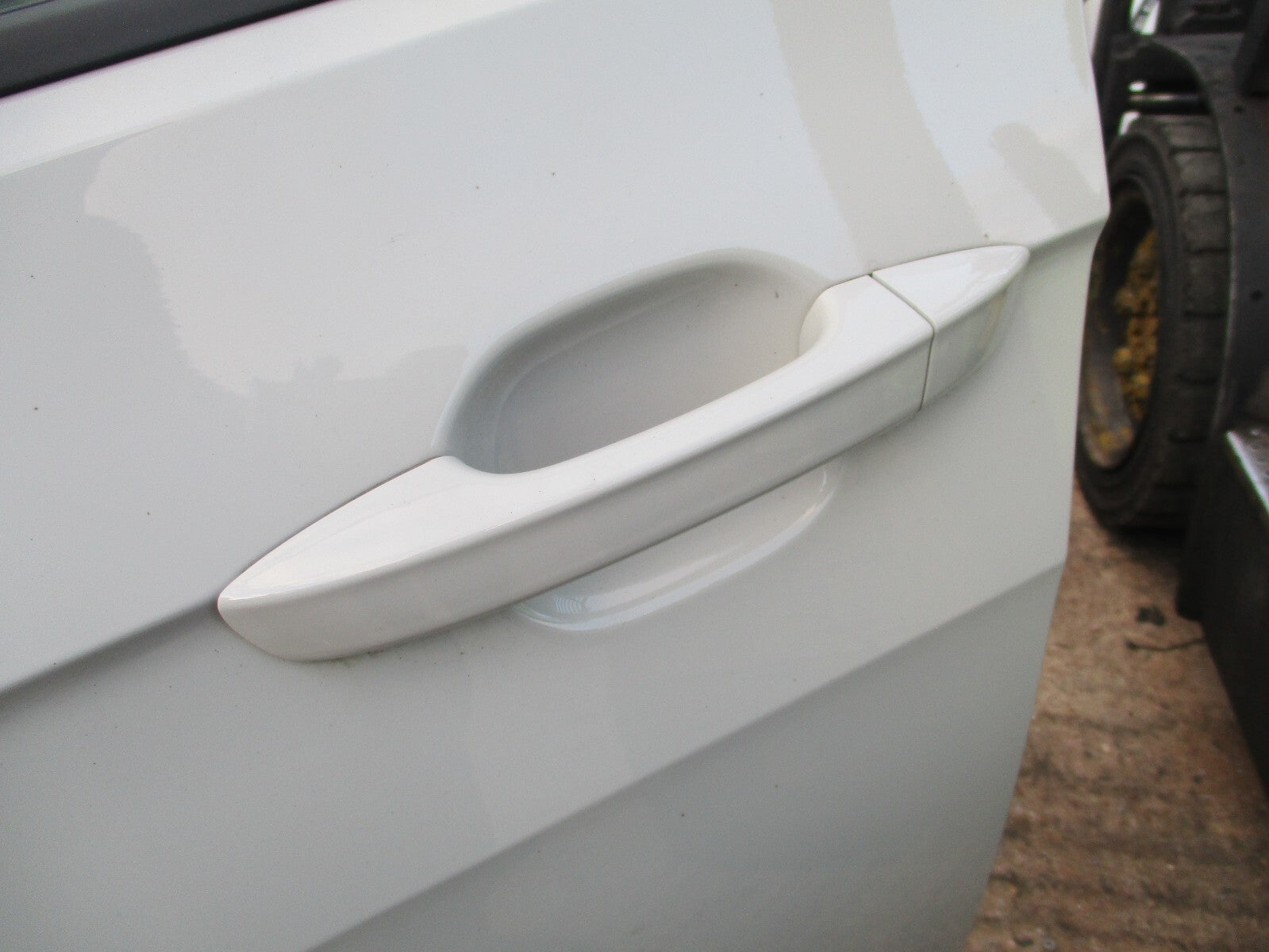 2023 VW VOLKSWAGEN T CROSS NSF PASSENGER SIDE FRONT EXTERIOR DOOR HANDLE GREY
