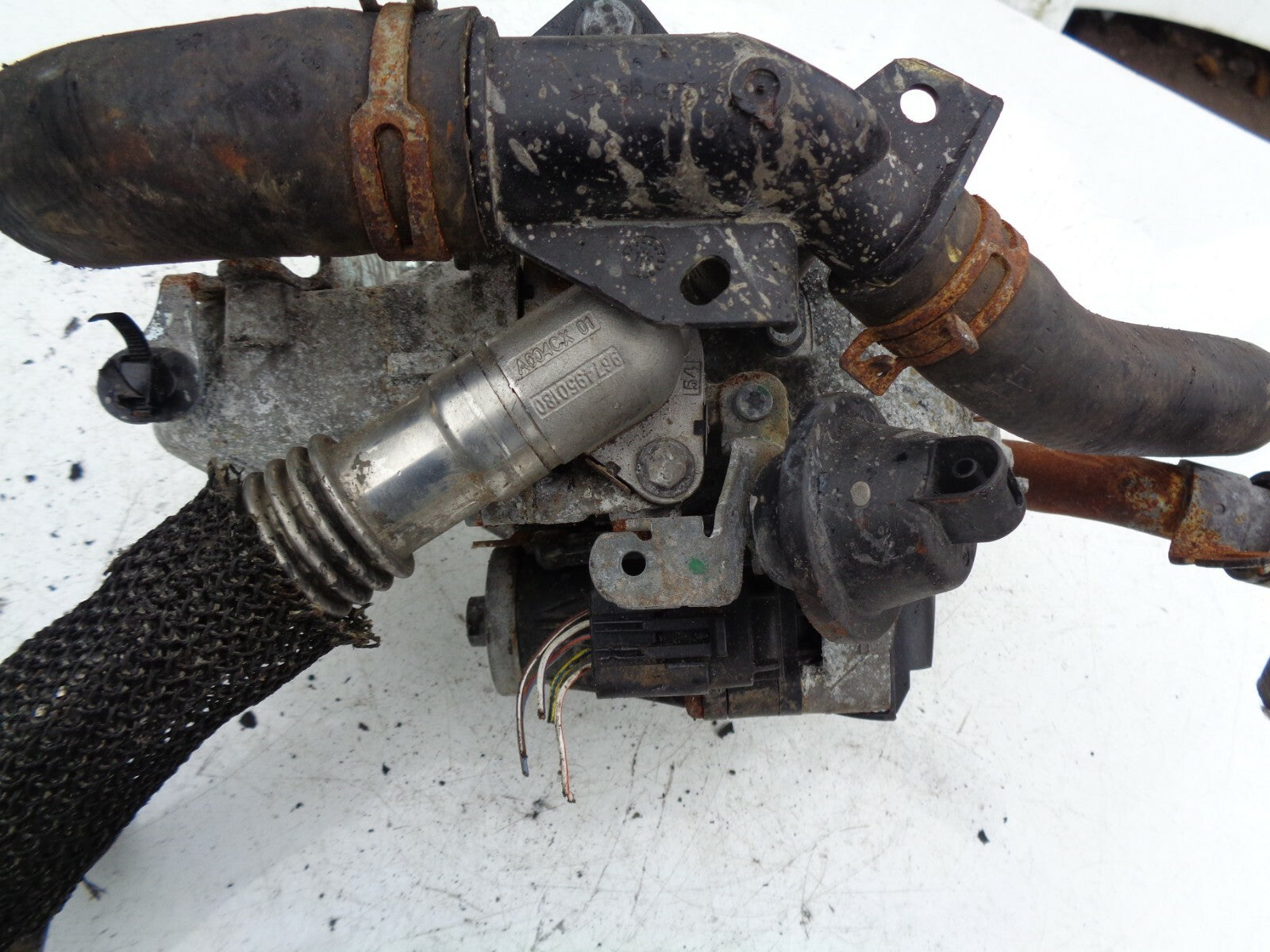 PEUGEOT 308 2008 1.6 EGR COOLER VALVE METAL PIPE 50563908 9802194080