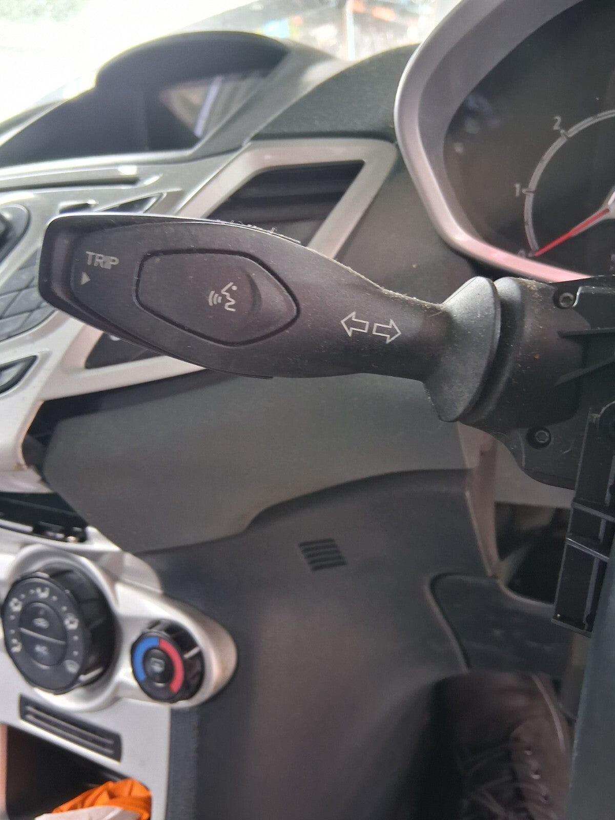2010 FORD FIESTA MK7 INDICATOR WIPER STALK SWITCH WITH SQUIB