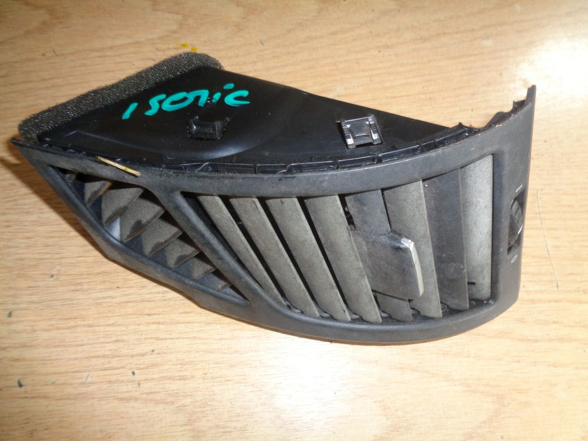 BMW 1 SERIES E81 E2 E87 E88 DASH AIR VENT NS PASSENGER SIDE AIR VENT 7059187