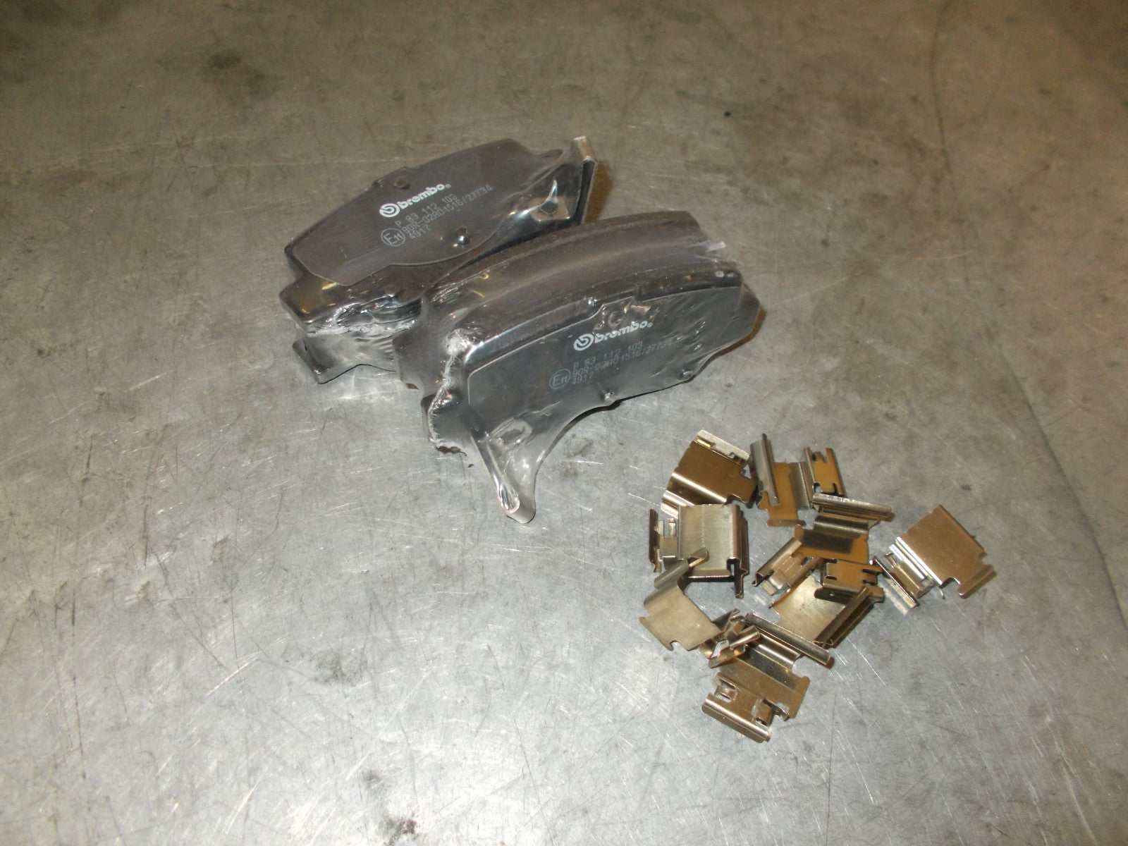 BREMBO TOYOTA AVENSIS SALOON 2009 ONWARDS REAR WHEEL BRAKE PADS x4 WVA24885