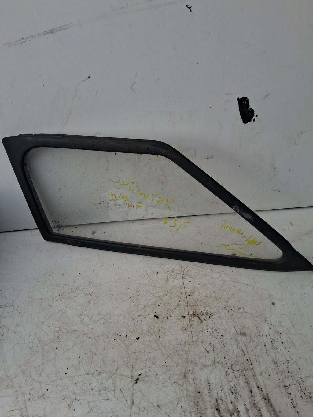2021 MERCEDES BENZ SPRINTER NSF NEAR FRONT PASSENGER SIDER QUATER GLASS WINDOW
