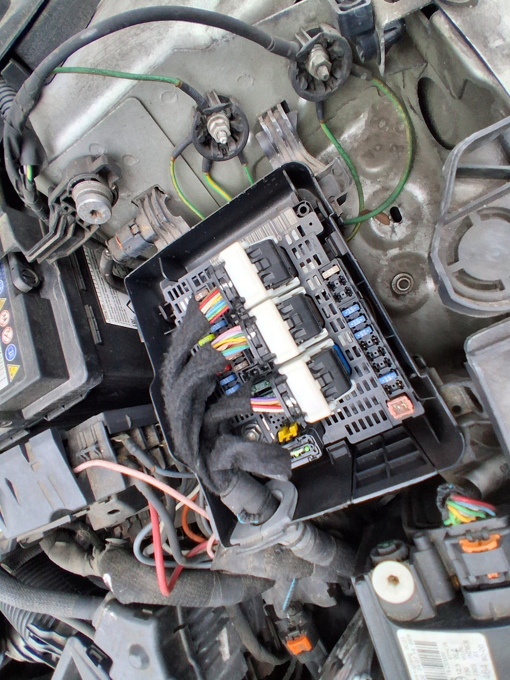 2014 PEUGEOT 308 MK2 1.2 PETROL UNDER BONNET FUSE BOX 9807091580