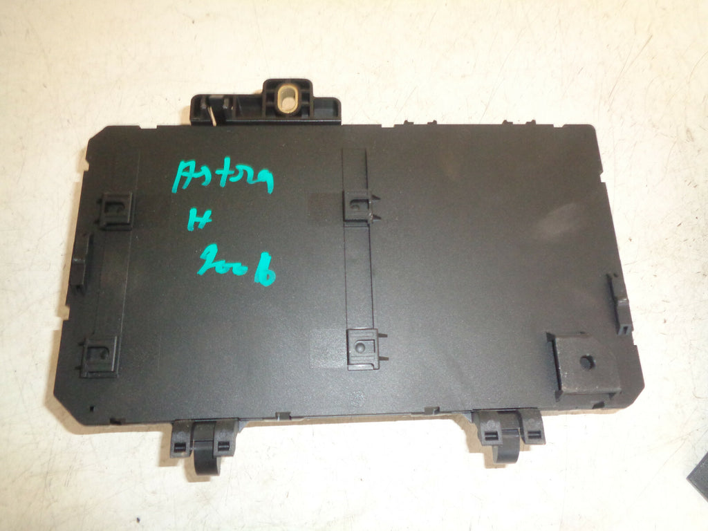 VAUXHALL ASTRA MK5 2006 1.3 CDTI UNDER DASHBOARD DASH FUSE RELAY 13222173