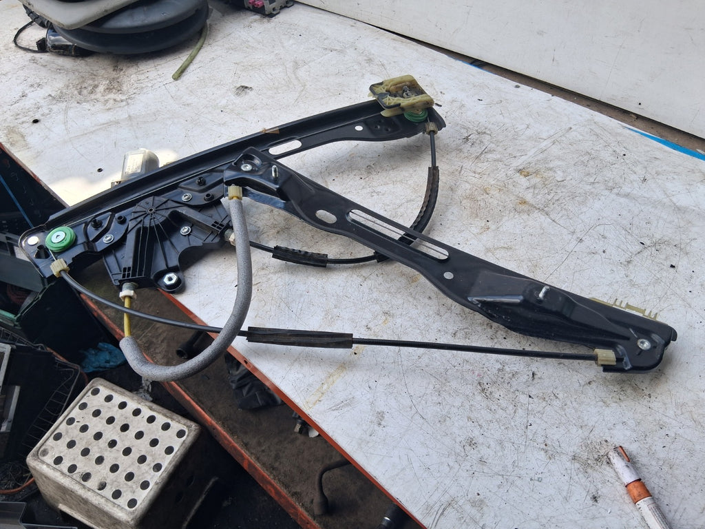 2003 FORD FUSION 2 OSF DRIVER SIDE FRONT RIGHT WINDOW MOTOR REGULATOR C11227101
