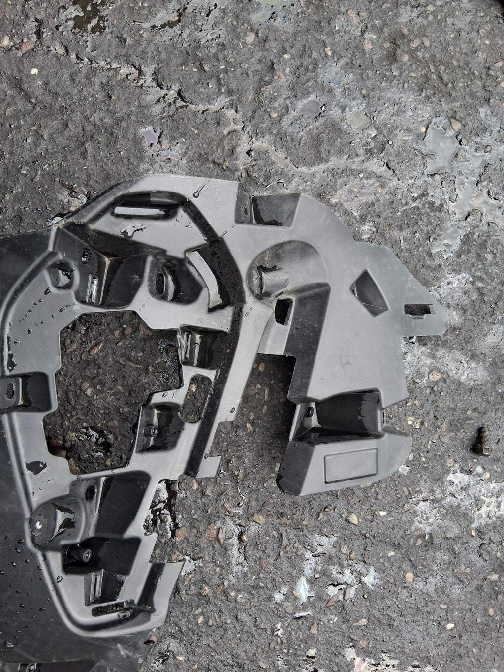 2023 PEUGEOT 5008 MK2 NS PASSENGER SIDE FRONT BUMPER MOUNTING BRACKET 9836769680