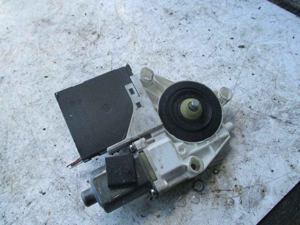 AUDI A3 2005 8P NSF PASSENGER SIDE FRONT WINDOW MOTOR 8P0959802E