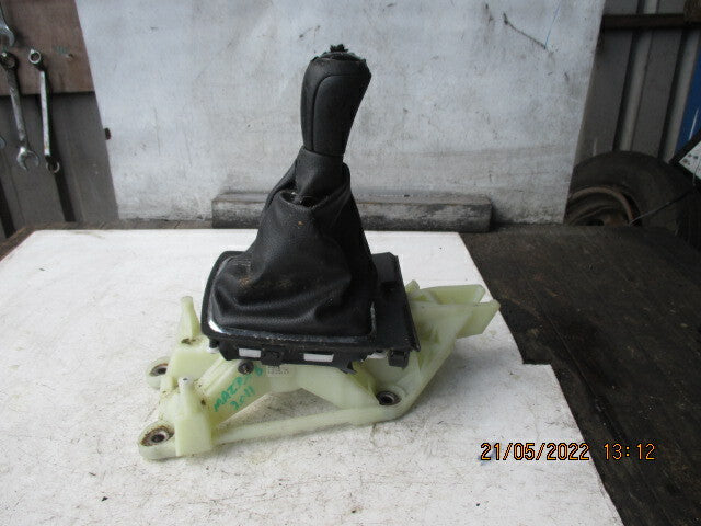 MAZDA 6 2011 MANUAL GEAR STICK SELECTOR WITH GAITER AND KNOB GS8TB