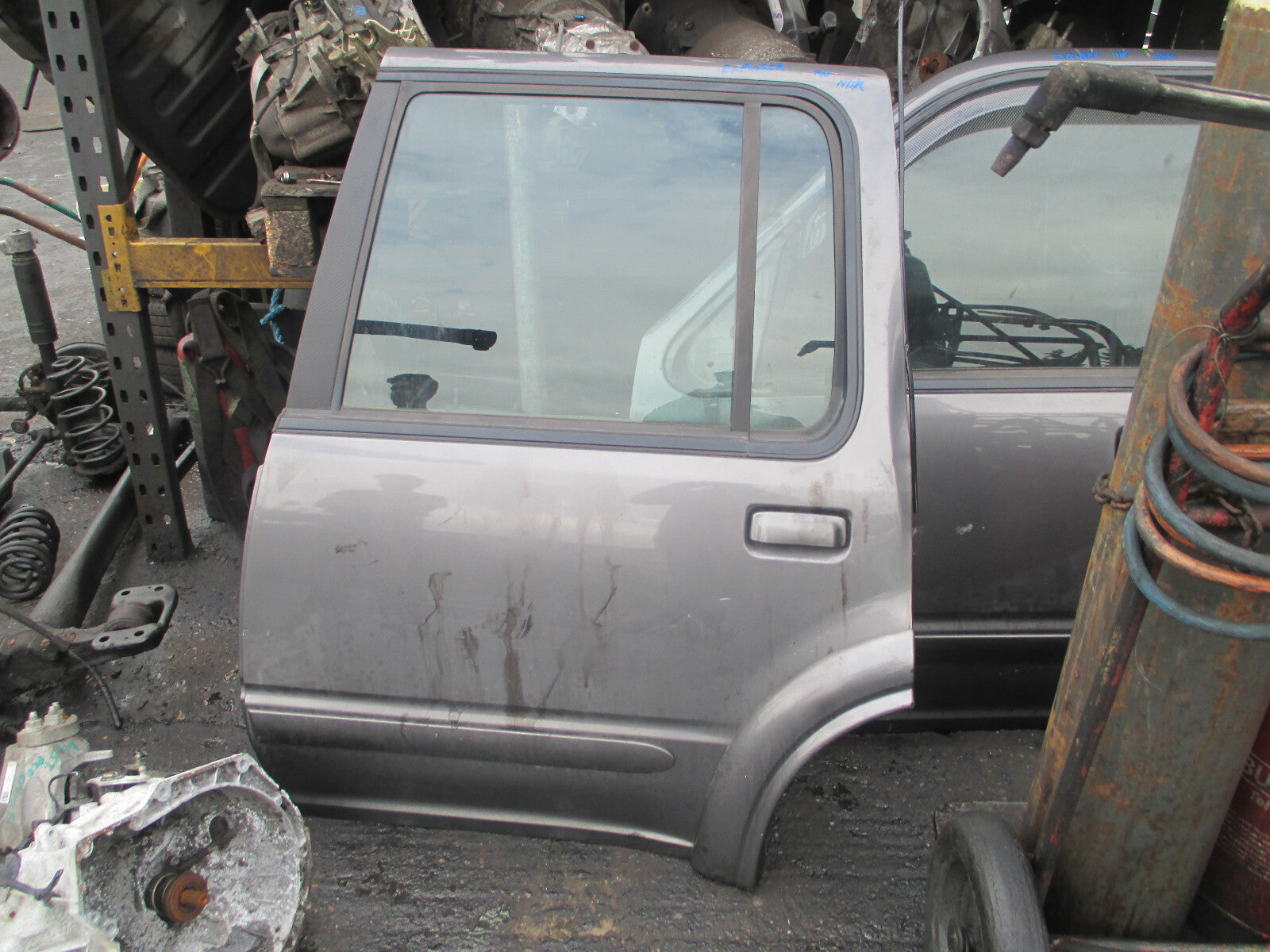FORD EXPLORER 2000 NSR PASSENGER SIDE REAR COMPLETE DOOR PLATINUM METALLIC