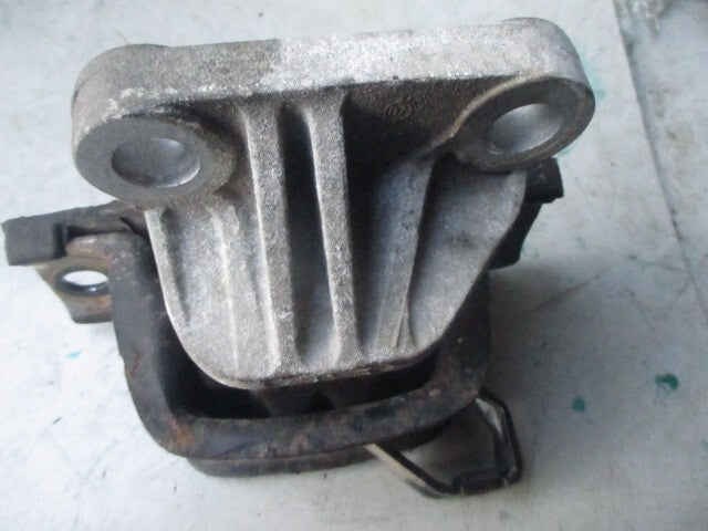 2007 VAUXHALL CORSA TOP ENGINE MOUNT SUPPORT BRACKET 468646740