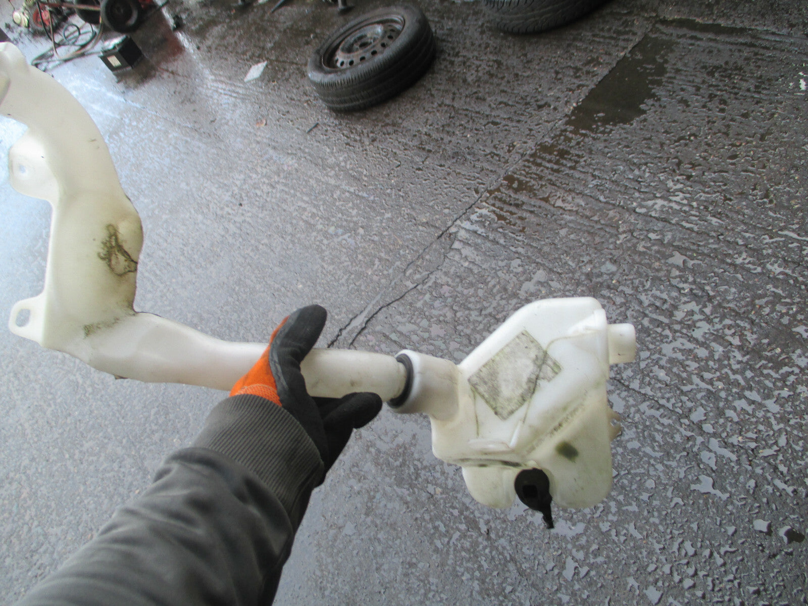 PEUGEOT 207 CC 2008 FRONT WINDSCREEN WASHER WATER BOTTLE 9680415180