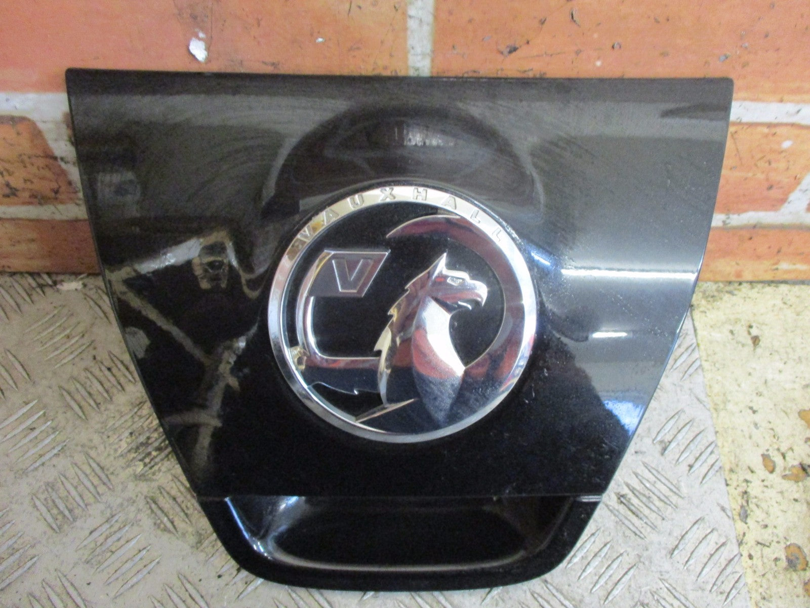 VAUXHALL ASTRA J MK6 2014 TAILGATE HANDLE RELEASE SWITCH TRIM BLACK 13372616 22C