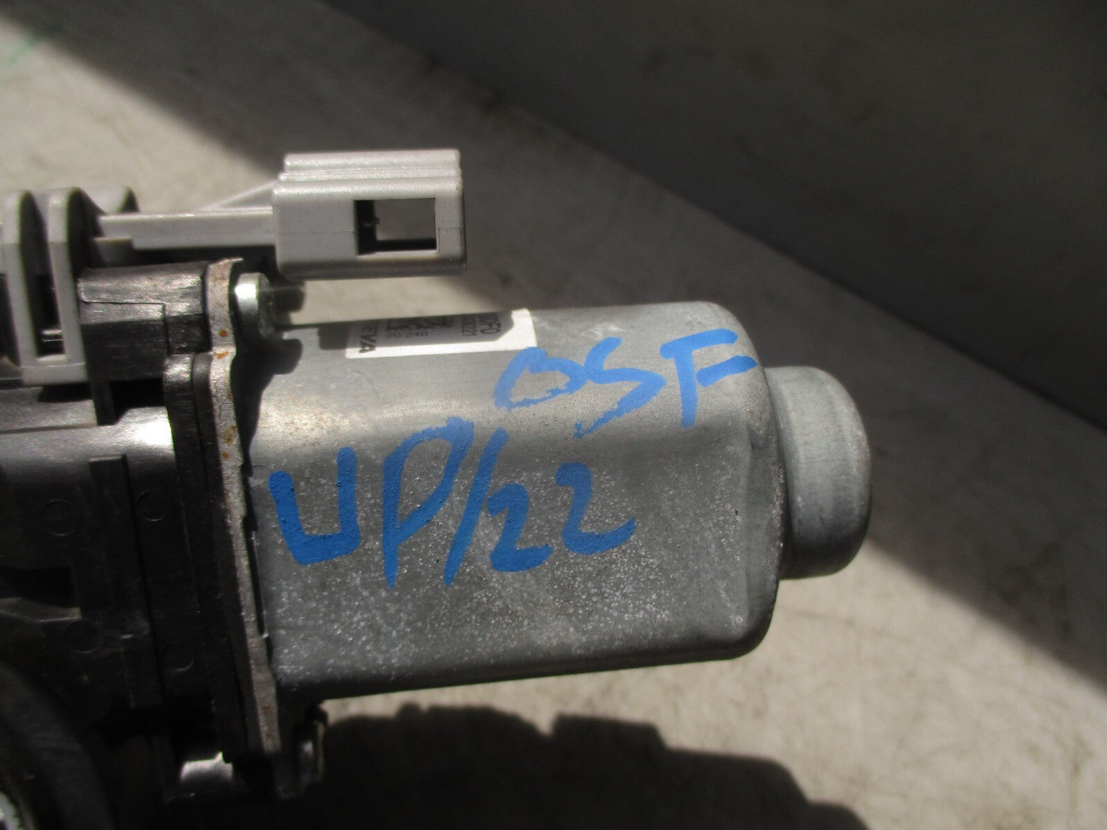2022 VOLKSWAGEN UP OSF DRIVER SIDE FRONT RIGHT WINDOW MOTOR REGULATOR 1S4837462A