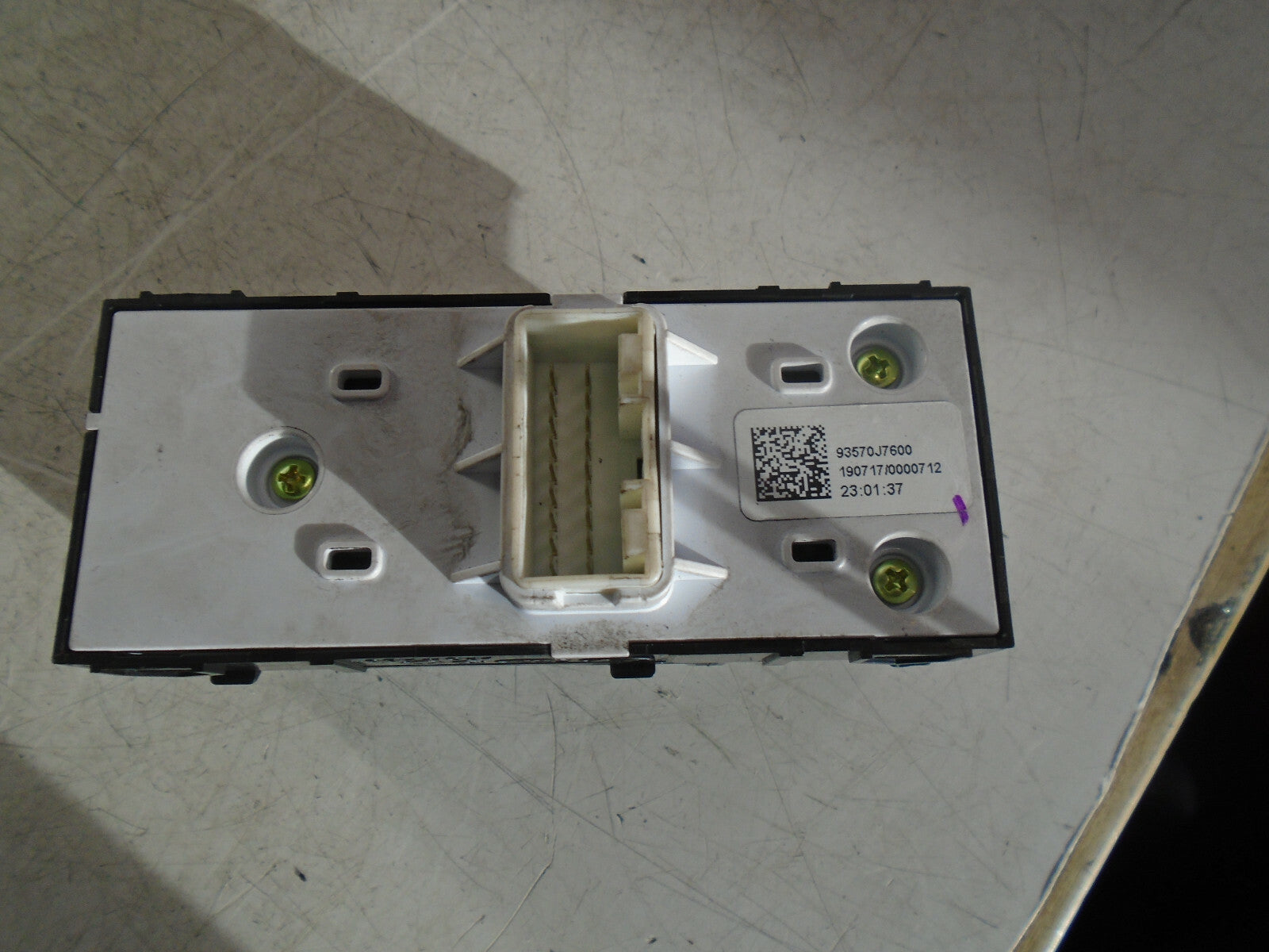 KIA CEED MK3 2019 OSF DRIVER SIDE FRONT DOOR WINDOW SWITCH 93570J7600